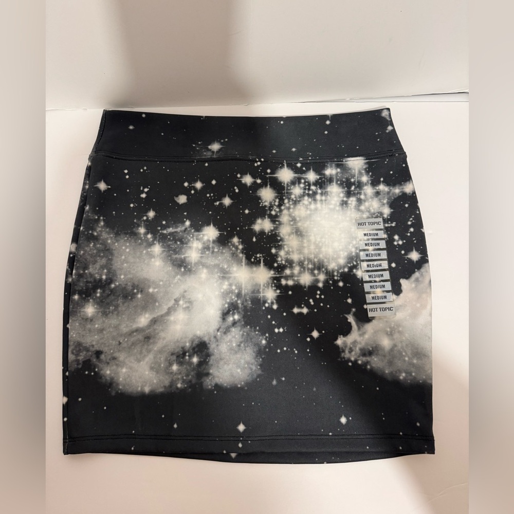 Hot Topic Galaxy Print Mini Skirt Size M Black White NWT
